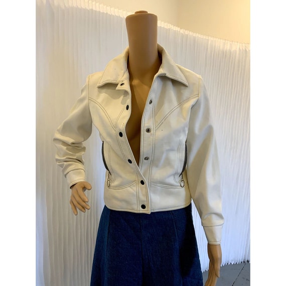 DINAHIDE VINTAGE WHITE Faux Leather 1960s Snap Up… - image 9