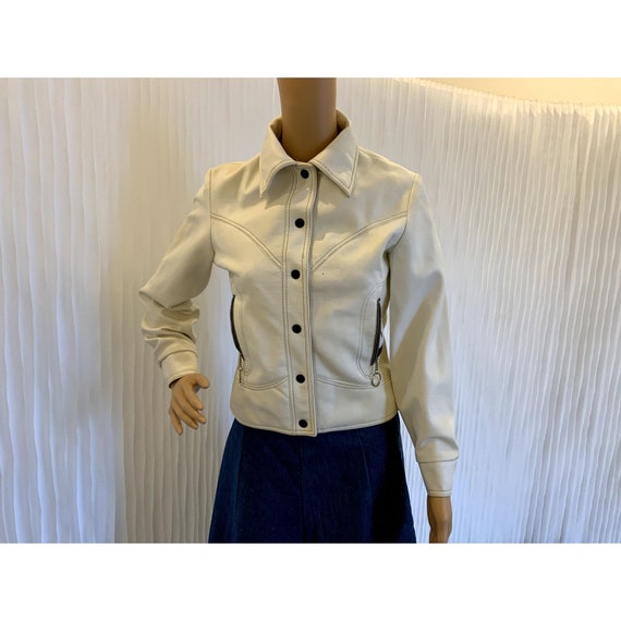 DINAHIDE VINTAGE WHITE Faux Leather 1960s Snap Up… - image 6