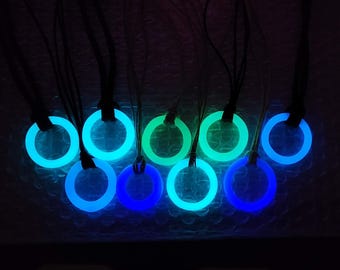 ZU Glass necklace pendant Glow in the dark glass circle or squigle