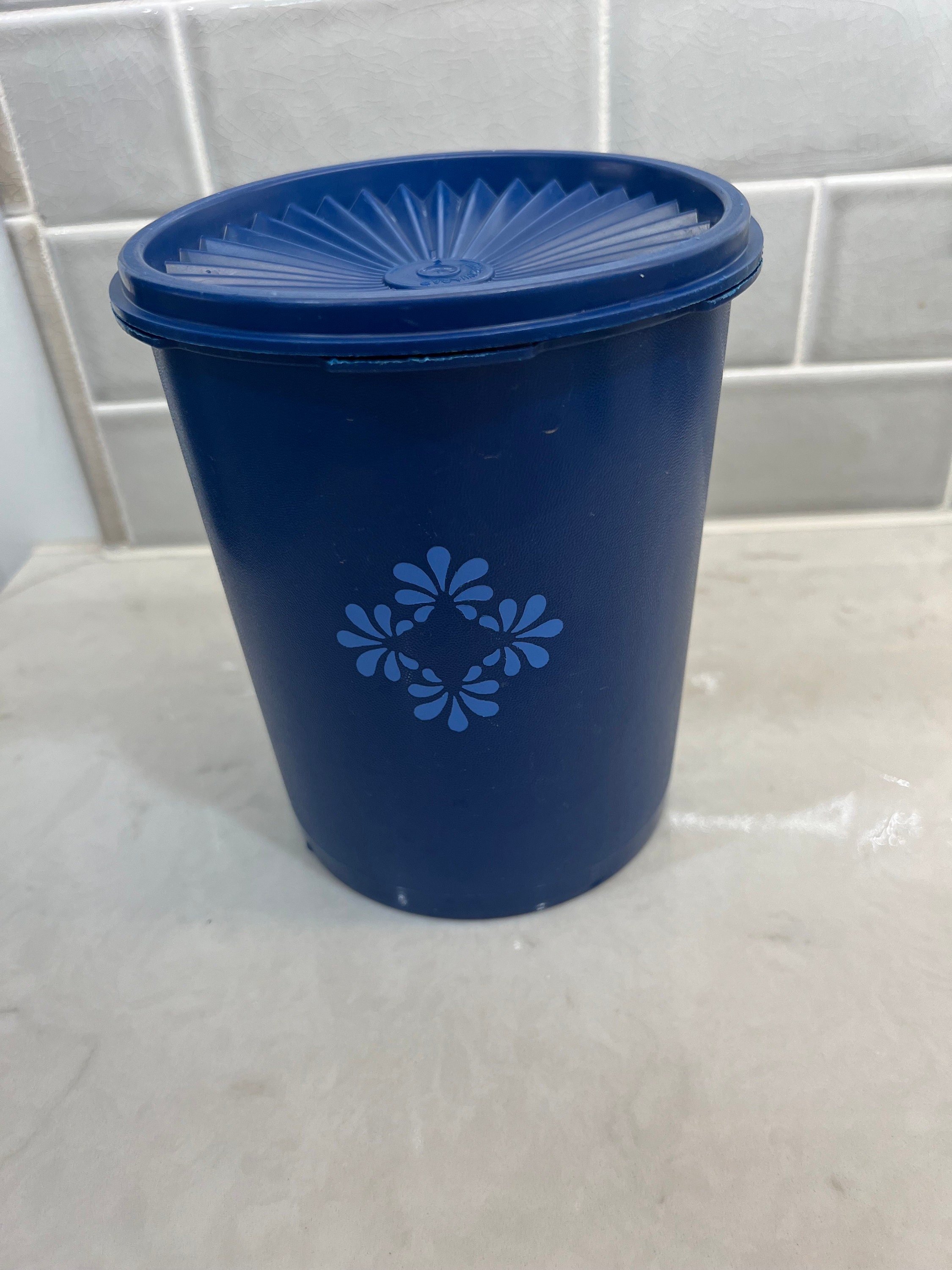 Boîte de rangement/couture vintage Tupperware Stow-n-Go avec couvercle et plateau 767-10 Bleu - Arts de la table