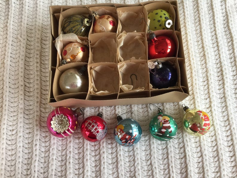 Vintage Boxed Set of 12 Germany Vhristmas Ornaments in Santa box mica /& indents included