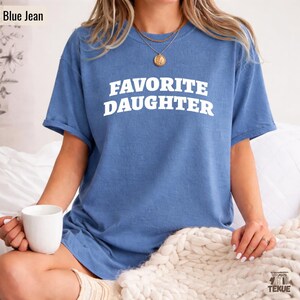 以下が含まれることがあります： 斑点のあるマット仕上げのセラミックマグカップ3個セット。マグカップはクリーム色、ライトグレー、ダークグレーです。各マグカップはシンプルでミニマリストなデザインで、コーヒーや紅茶に最適です。