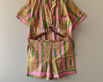 Katoenen pyjamaset met tijgerprint, roze en groen gestreepte loungewear
