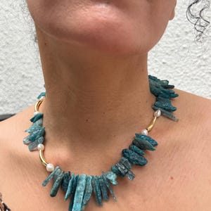 Raw Apatite Necklace, Blue Crystal Choker, Pearl & Gold Boho Jewelry, Natural Stone Gift for Her, Handmade Statement Necklace