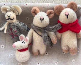 Dije de ratón de fieltro de lana hecho a mano: exquisito colgante para bolso, llavero y accesorio para ropa con un estilo delicado.