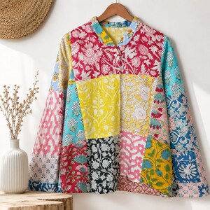 Handgemaakt katoenen damesshirt met patchwork, topje met kleurrijke bloemenblokprint, bohostijl