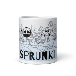 Op de afbeelding: Witte keramische mok met een zwart-wit cartoon illustratie van karakters en het woord "SPRUNKI". De mok heeft een lichtblauwe band aan de onderkant en een golvend patroon aan de bovenkant. Het ontwerp is een lijntekening.