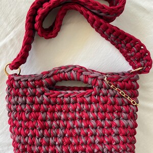 Bolso de crochet rojo de Pinterest
