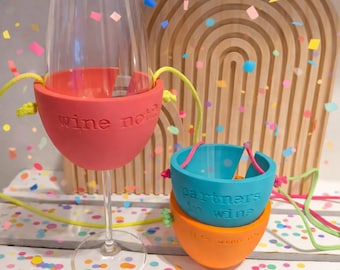 3D file - Wine glass holder for hanging around the neck - perfect for carnival, Mardi Gras & Mardi Gras