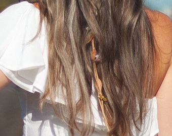 Diadema bohemia única / Hojas de cuero verde con perlas, cuentas y piedras / Cuerda de cuentas extra larga / Novia natural / Alta costura