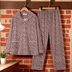 Daisy Floral Long Sleeve Pajama Set: Women&#39;s Cozy Loungewear