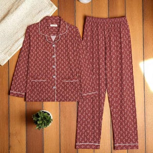 Floral Long Sleeve Pyjama Set: Women&#39;s Cozy Loungewear