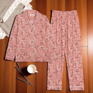 Floral Long Sleeve Pajama Set: Women&#39;s Cozy Loungewear