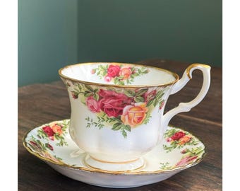 Vintage Royal Albert Old Country Roses Tea Cup & Saucer