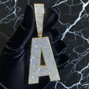 Colgante de una sola letra personalizado lleno de circonitas, collar de moda hip-hop con personalidad, joyería versátil
