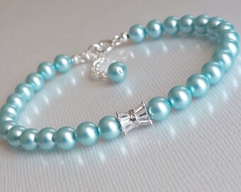 Aqua Blue Pearl Wedding Bracelet, Light Teal Bridal Bracelet, Light Cyan Pearl Bracelet, Wedding Teal Blue Jewelry, Classy Pearl Bracelet