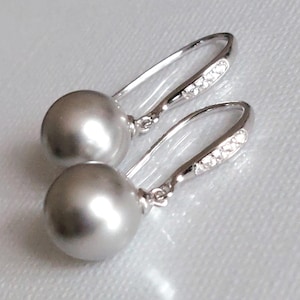 Ljusgrå pärldropparörhängen i sterlingsilver, 2,5 cm rodnande grå pärlörhängen i bröllop, grå smycken för kvinnor