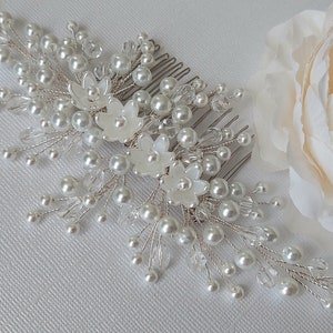 Bridal Pearl Hair Comb, White Pearl Crystal Hair Comb, Bridal Side Hair Comb, Wedding Headpiece, Bridal Pearl Hair Piece, Hair Accessories