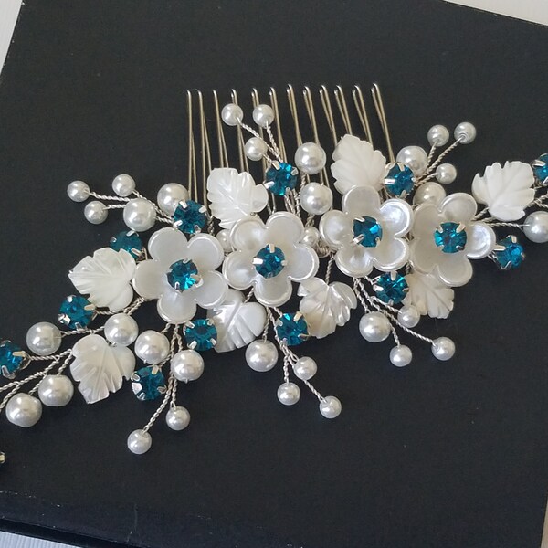 White Pearl Teal Crystal Hair Comb, Wedding Peacock Hair Piece, Bridal Pearl Crystal Headpiece, Teal Hair Jewelry, Pearl Flower Bridal Comb
