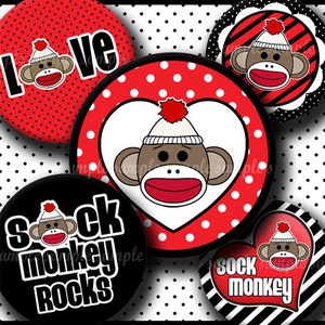 Könnte beinhalten: Satz mit sechs runden, schwarz-rot bedruckten Papier-Cupcake-Toppern mit einem Cartoon-Socken-Affen, der einen weißen Hut trägt. Die Topper zeigen den Text "Love", "Sock Monkey Rocks" und "Sock Monkey" in Schwarzweiß.