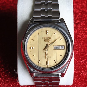 Raro reloj automático vintage Seiko 5 con movimiento 7009A para hombre, modelo japonés de coleccionista.