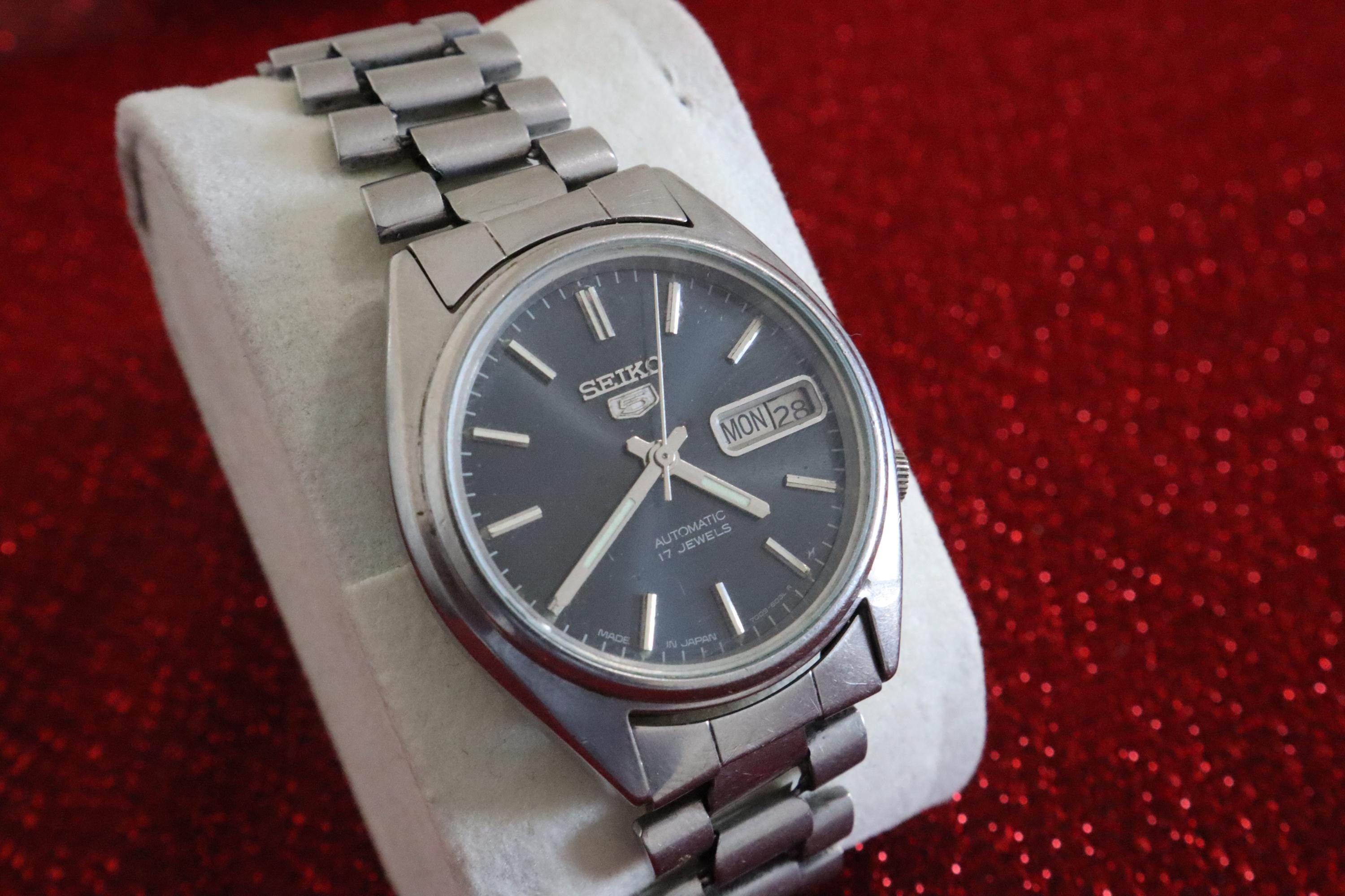 Seiko 5 Automatic 17 Jewels - Vintage Wrist Watch - Made in Japan