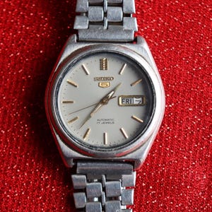 Reloj automático vintage Seiko 5 con movimiento 7009A, totalmente original, para hombre, modelo japonés de coleccionista.
