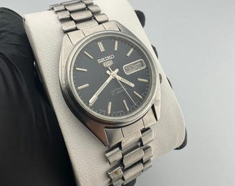 Seiko 5 Automatic 17 Jewels- Vintage Wrist Watch - Made in Japan