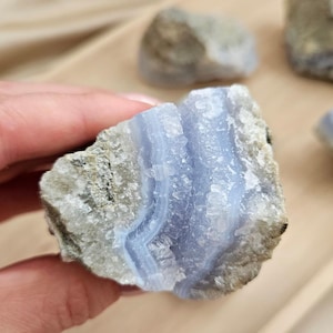Blue Lace Agate Geode Natural Raw Slice Chalcedony Cluster Natural Sparkly Crystal Mineral for Collectors Druzy Christmas Gift Shelf Styling