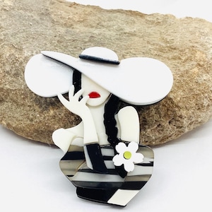 elegant women&#39;s brooch, acrylic fancy brooch, women&#39;s gift idea