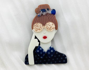 Broche Vintage Chapeau Haut De Forme Et Canne En Plastique Beige - Occasion