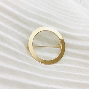 minimalist gold brooch, chic and sober brooch, gift idea for women