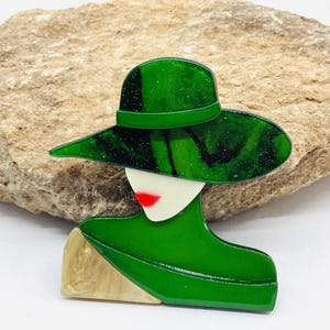 elegant green women&#39;s brooch, trendy fancy brooch, women&#39;s gift idea