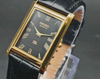 Reloj de pulsera vintage Seiko Slim Tank de cuarzo con esfera negra para hombre