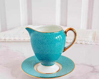 Vintage Wedgwood Powder Turquoise Milchkännchen mit Untertasse, Walton Pattern Creamer Set