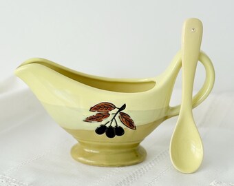 Vintage Ceramic Gravy Boat with Spoon, Retro Sauce Jug, Olive Pattern Serving Dish, Mid Century Kitchen Decor, Cottagecore Tableware