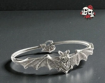 Men's Gothic Bat Bracelet | Retro Halloween Jewelry | Creative Spider Web Pendant | Personalized Party Accessory Gift for Men Dark Style