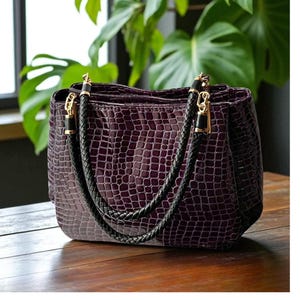Large Capacity Women's Shoulder Bag | Crocodile Print Travel Tote | Shiny Interior Handbag | Stylish Daily Shopping Bag for Women