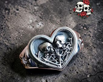 Vintage Punk Herz Ring | Gothic Silber Zirkon und Gold Ton Ring | Unisex Schmuck | Alternatives Geschenk für Männer und Frauen | Durchmesser 18mm