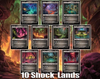 Könnte beinhalten: Zehn Magic: The Gathering Schockland-Karten werden gezeigt, jede mit einzigartiger Fantasy-Kunst. Die Karten umfassen "Watery Grave", "Steam Vents" und "Godless Shrine". Der Text "10 Shock Lands" befindet sich unten.