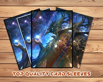 Protège-cartes | //Ajustement de la carte anime|Ajustement parfait de qualité supérieure | Protège-cartes personnalisés durables|Corbeau mystique - tête de créature dans un ciel étoilé