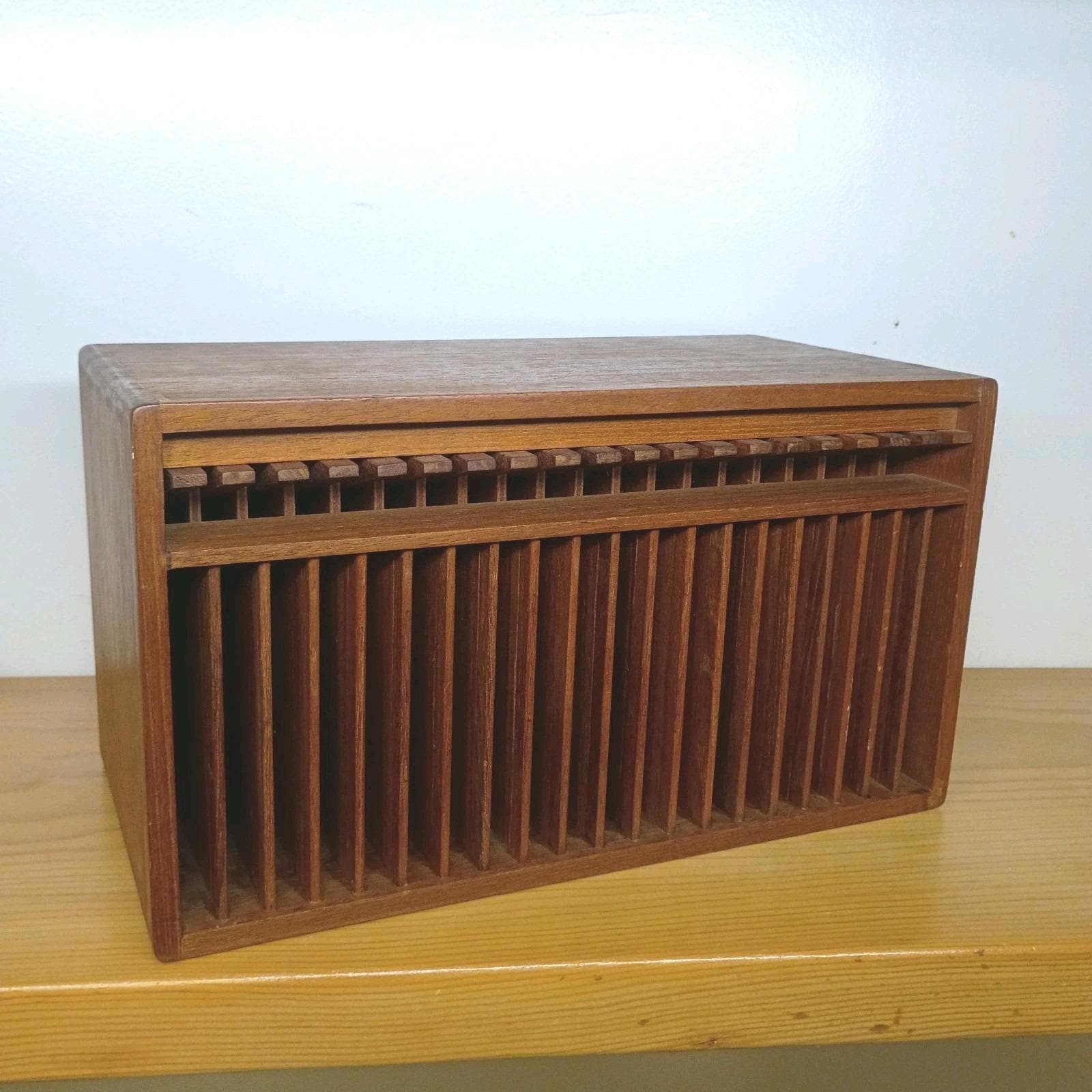 KALMAR Designs CDラック ミッドセンチュリー 壁掛け可 Kalmar designs cd holder - Etsy 日本