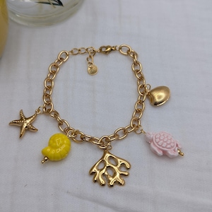 Steel bracelet with shell and turtle charms