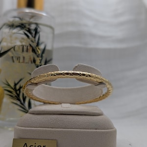 Steel bangle bracelet