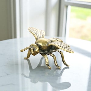 Brass Bee Figurine – Solid Metal Insect Sculpture – Handmade Bee Statue – Nature Inspired Decor – Tiny Animal Ornament – Collector Gift