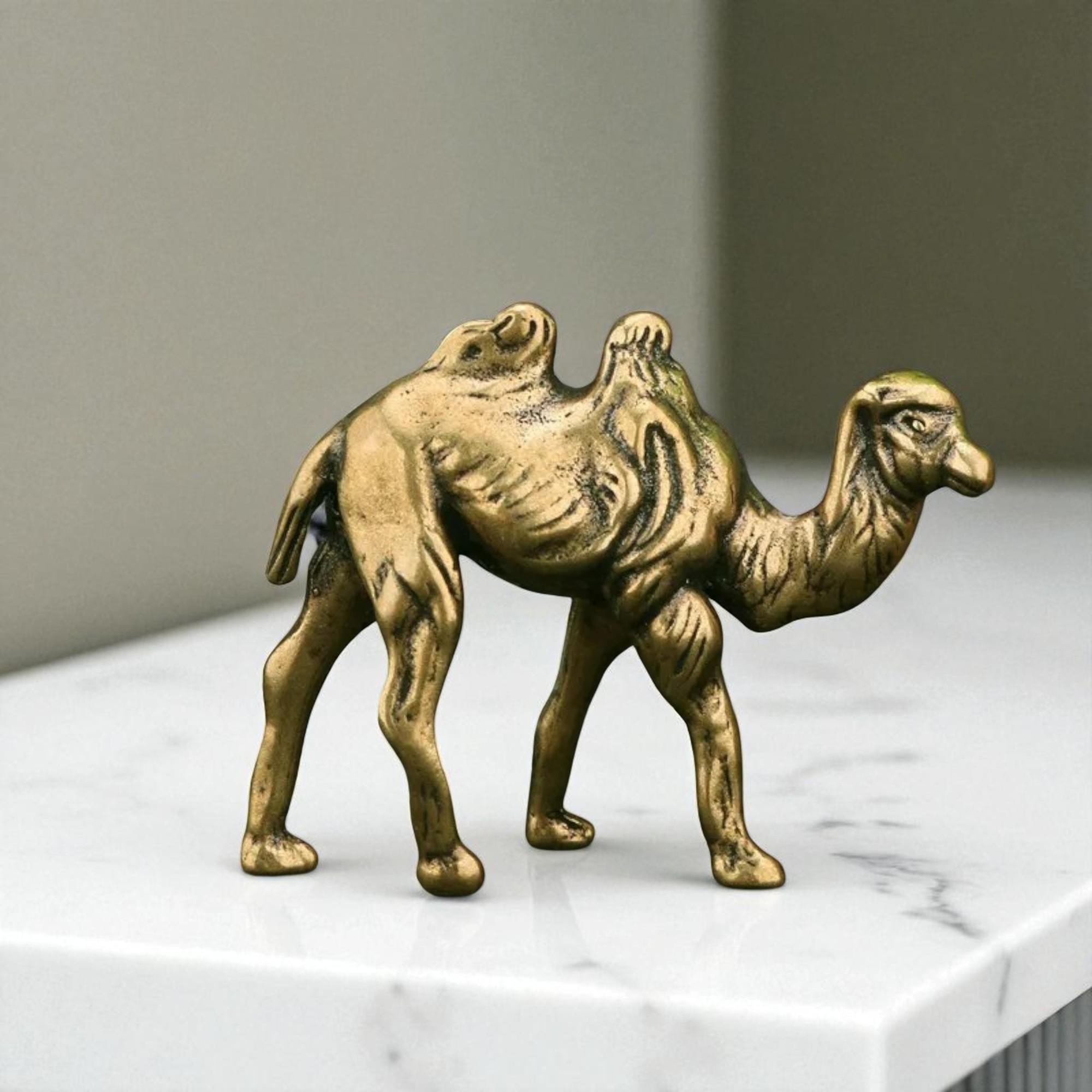 真鍮製ラクダの置物コレクター向けヴィンテージ砂漠動物棚飾り - Etsy 日本