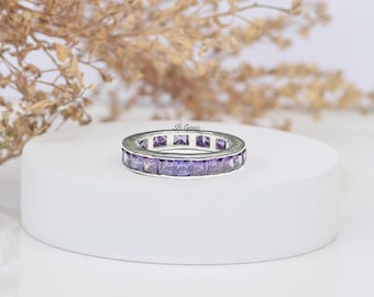 Anillo de amatista morada natural con engaste de canal / Anillo de plata de ley 925 / Piedra natal de febrero / Anillo minimalista apilable