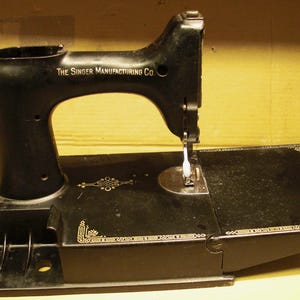 1951年製シンガー 221K フェザーウェイトミシン