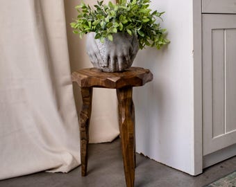 Taburete trípode de madera, soporte para plantas de madera maciza, mesa auxiliar, decoración rústica.