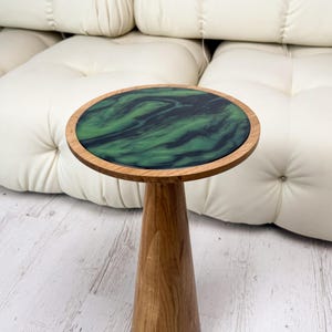 Plantenstandaard van hout en hars, kleine ronde bijzettafel, cadeau boerderij decor